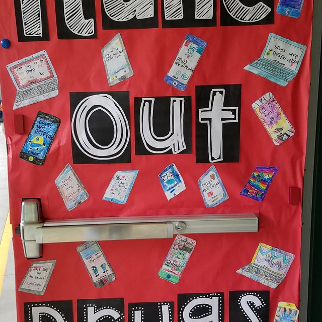 Roadrunners say "itune out drugs" during Red Ribbon Week!