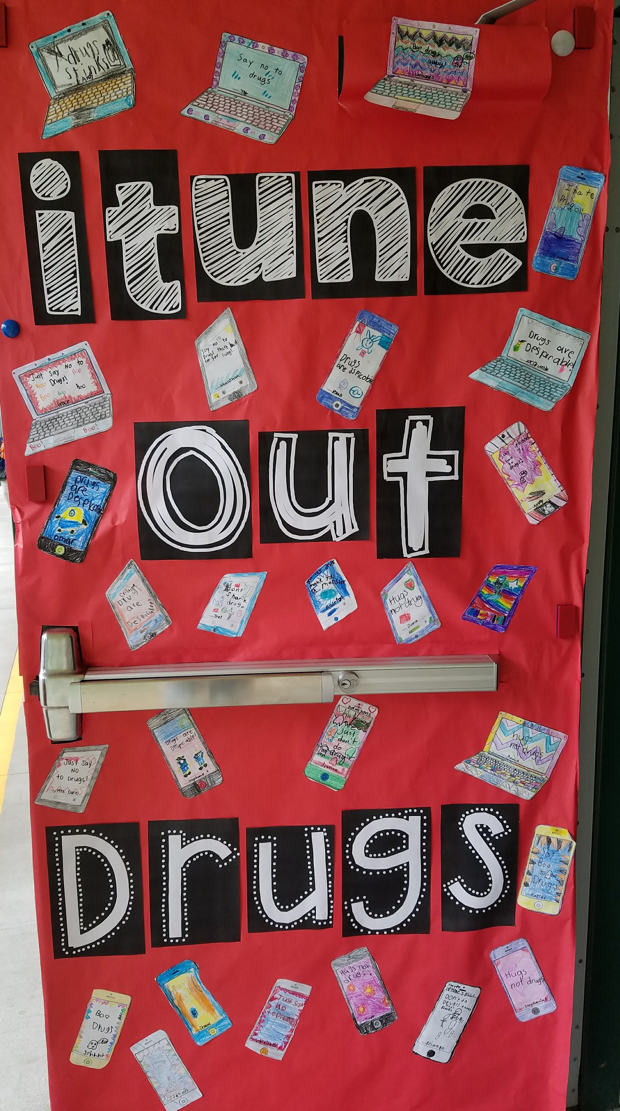Roadrunners say "itune out drugs" during Red Ribbon Week!