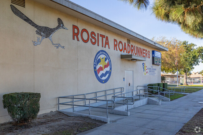 6th Grade Panoramic Picture (1) - article thumnail image